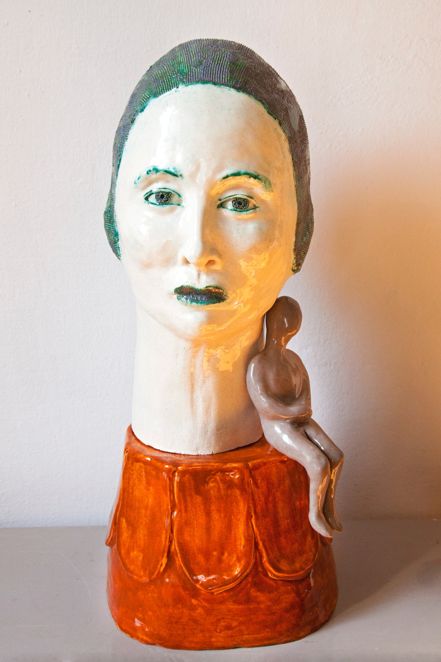 Lean on me - ceramic sculpture