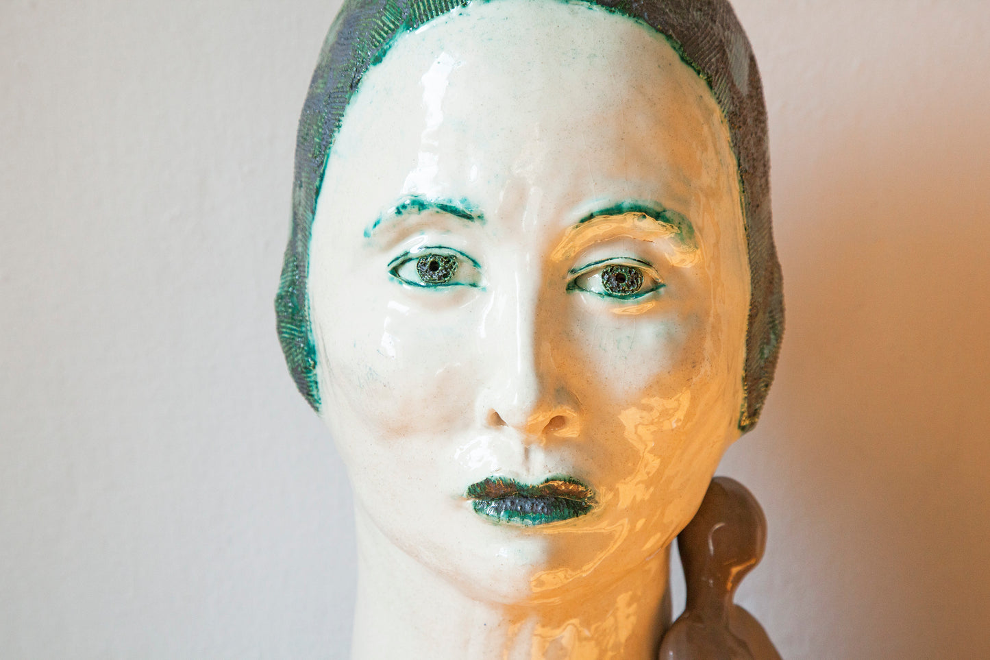 Lean on me - ceramic sculpture